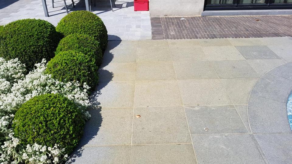 vlekken graniet terras